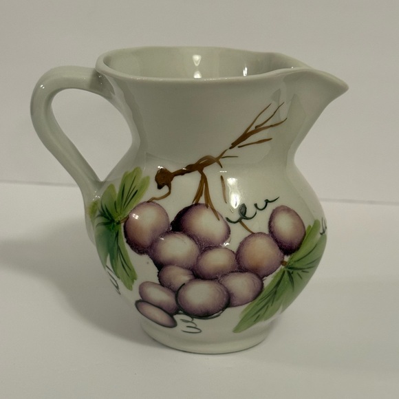 Italian Pottery Vase Pitcher White w/ Hand Painted Grape Design Signed | Vintage - Picture 10 of 10